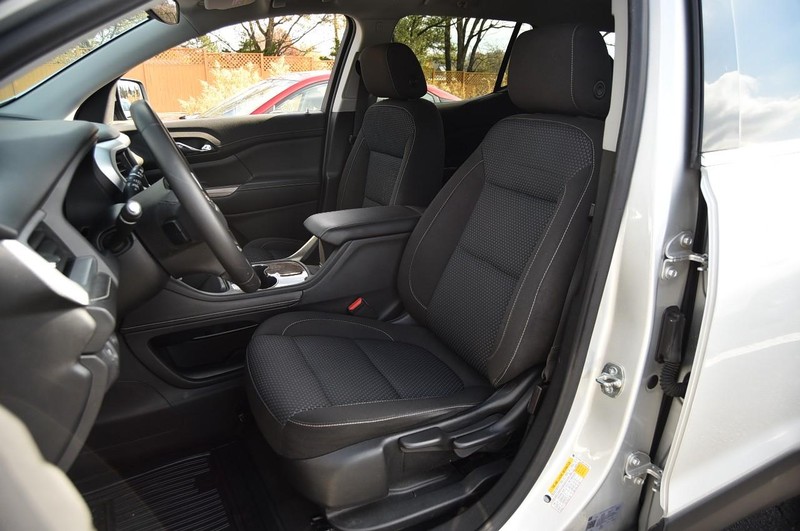 GMC Acadia Vehicle Full-screen Gallery Image 19