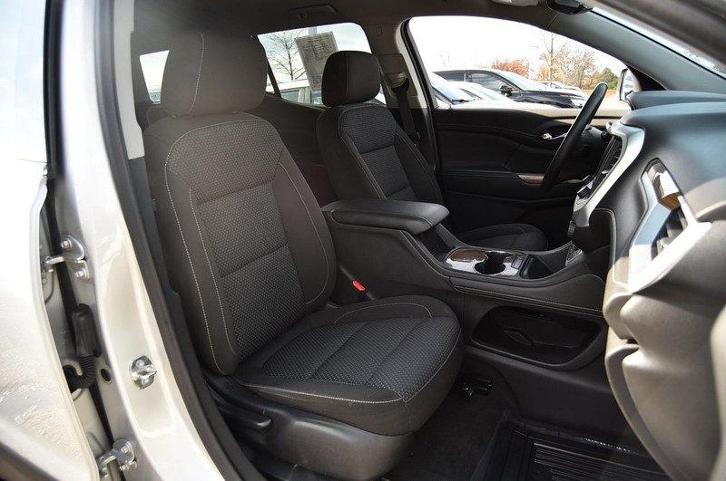 GMC Acadia Vehicle Full-screen Gallery Image 20