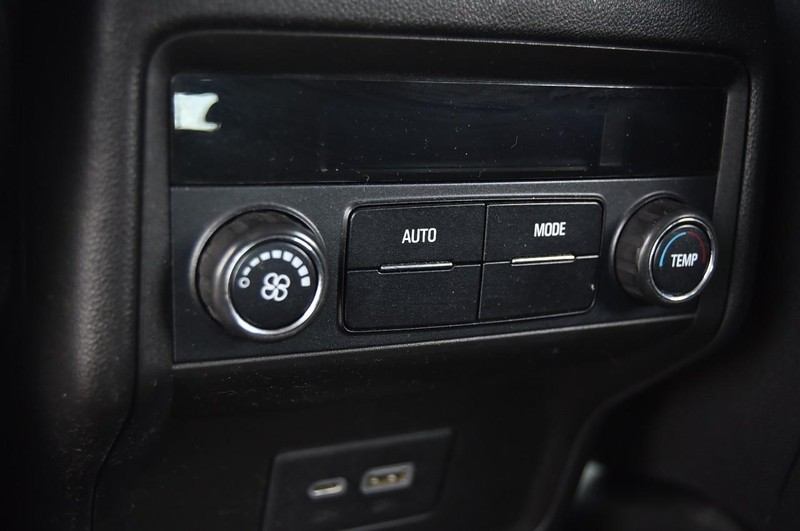 GMC Acadia Vehicle Full-screen Gallery Image 22