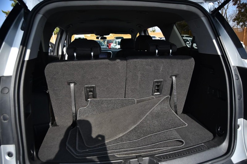 GMC Acadia Vehicle Full-screen Gallery Image 24