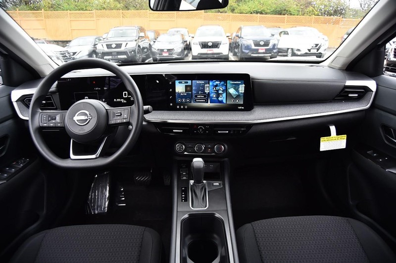 Nissan Kicks Vehicle Full-screen Gallery Image 8