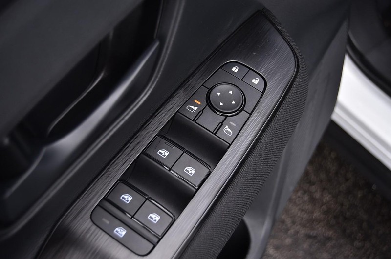 Nissan Kicks Vehicle Full-screen Gallery Image 9