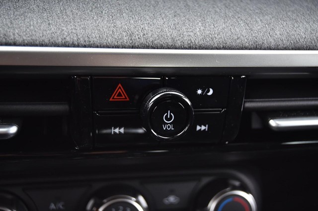 Nissan Kicks Vehicle Image 15