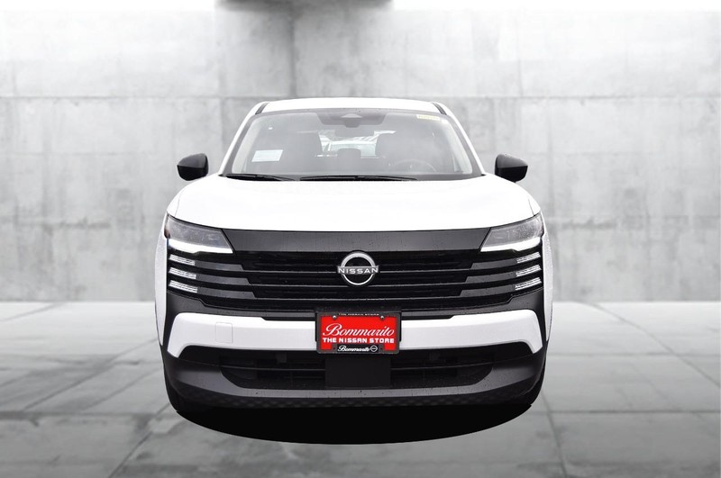 Nissan Kicks Vehicle Full-screen Gallery Image 4