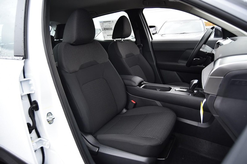 Nissan Kicks Vehicle Full-screen Gallery Image 22