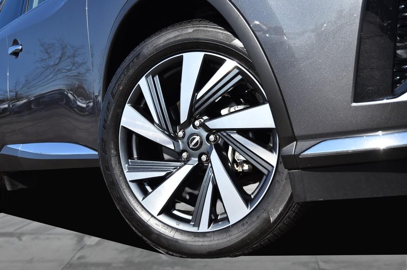 Nissan Murano Vehicle Full-screen Gallery Image 3