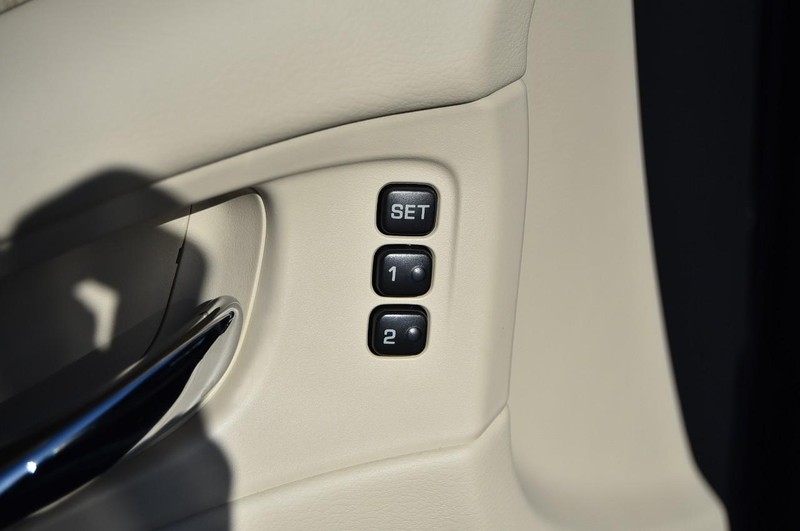 Nissan Murano Vehicle Full-screen Gallery Image 10