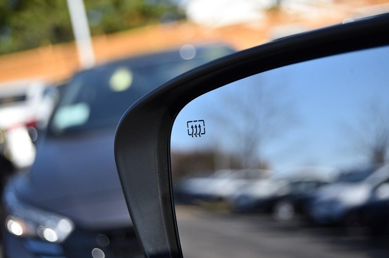 Nissan Murano Vehicle Full-screen Gallery Image 12