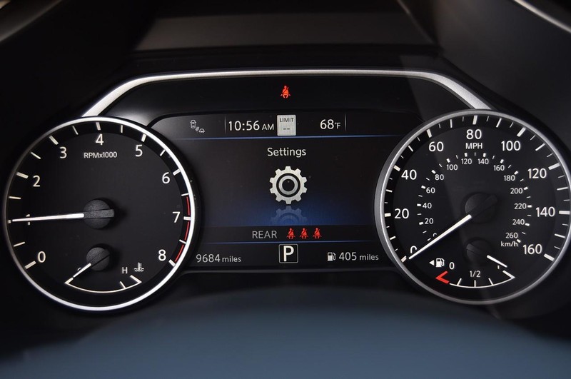 Nissan Murano Vehicle Full-screen Gallery Image 14