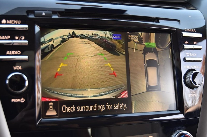 Nissan Murano Vehicle Full-screen Gallery Image 15