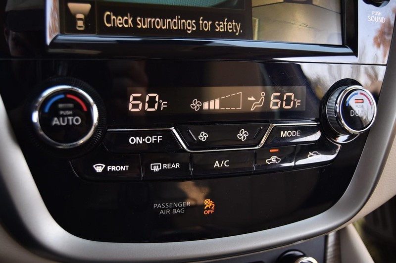 Nissan Murano Vehicle Full-screen Gallery Image 20