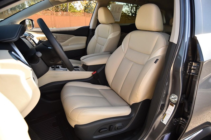 Nissan Murano Vehicle Full-screen Gallery Image 24