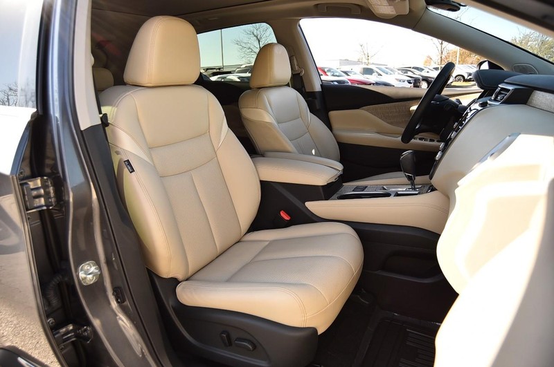 Nissan Murano Vehicle Full-screen Gallery Image 25