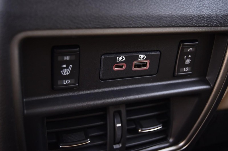 Nissan Murano Vehicle Full-screen Gallery Image 28