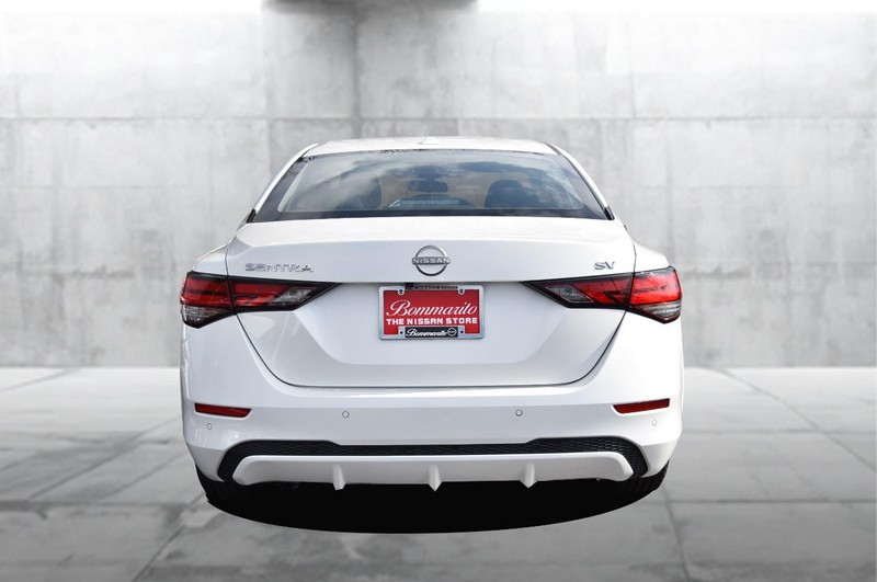 Nissan Sentra Vehicle Full-screen Gallery Image 6