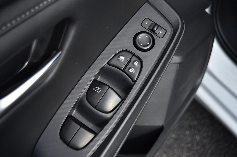 Nissan Sentra Vehicle Full-screen Gallery Image 9