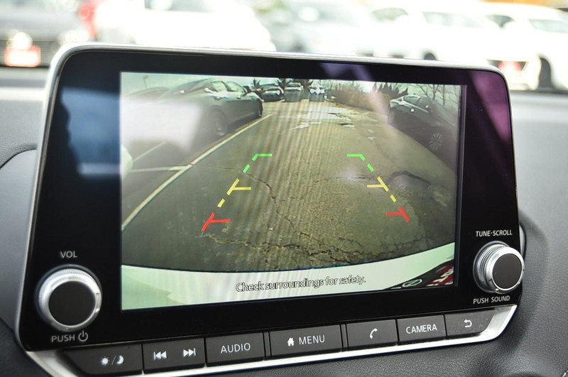 Nissan Sentra Vehicle Full-screen Gallery Image 13