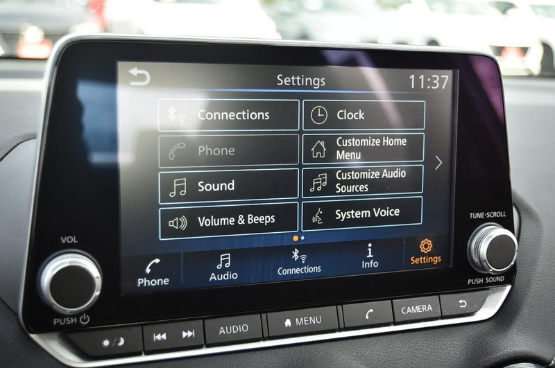 Nissan Sentra Vehicle Full-screen Gallery Image 14