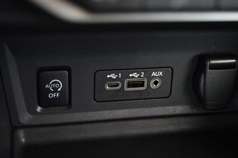 Nissan Sentra Vehicle Full-screen Gallery Image 16