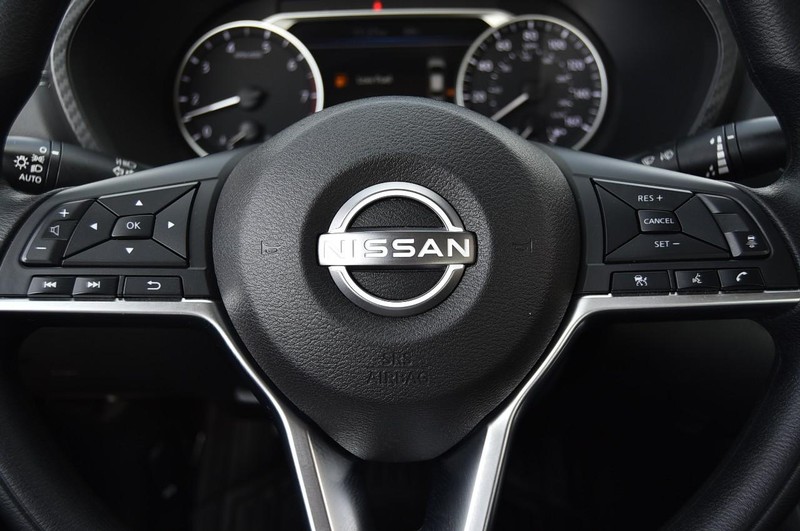 Nissan Sentra Vehicle Full-screen Gallery Image 18