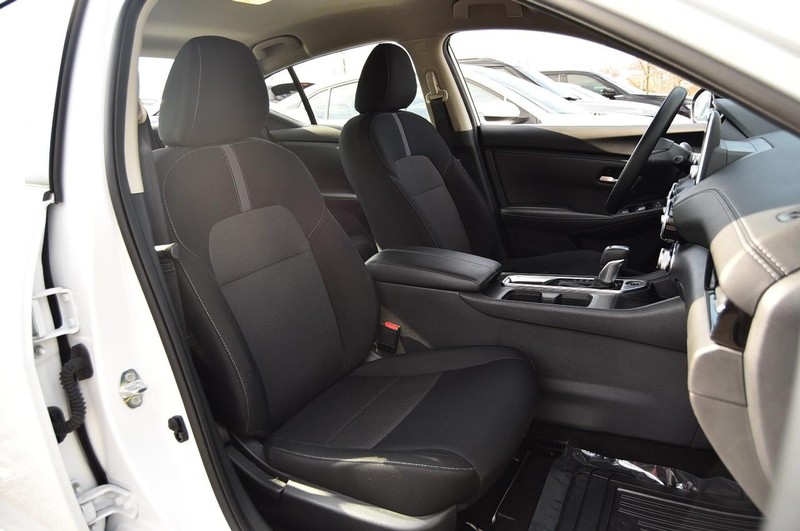 Nissan Sentra Vehicle Full-screen Gallery Image 20