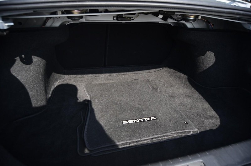 Nissan Sentra Vehicle Full-screen Gallery Image 23