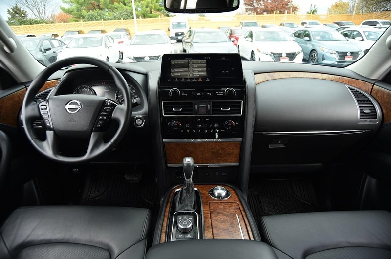 Nissan Armada Vehicle Full-screen Gallery Image 8