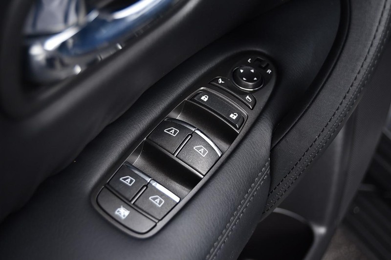 Nissan Armada Vehicle Full-screen Gallery Image 9