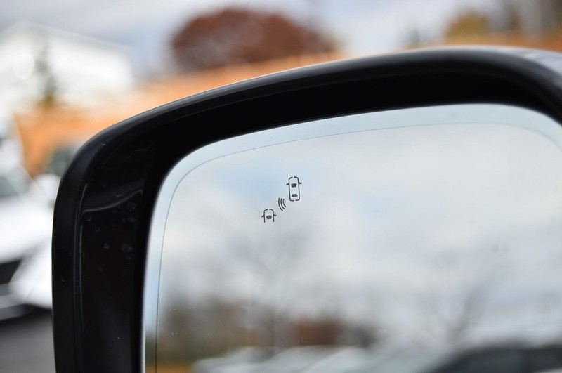 Nissan Armada Vehicle Full-screen Gallery Image 11