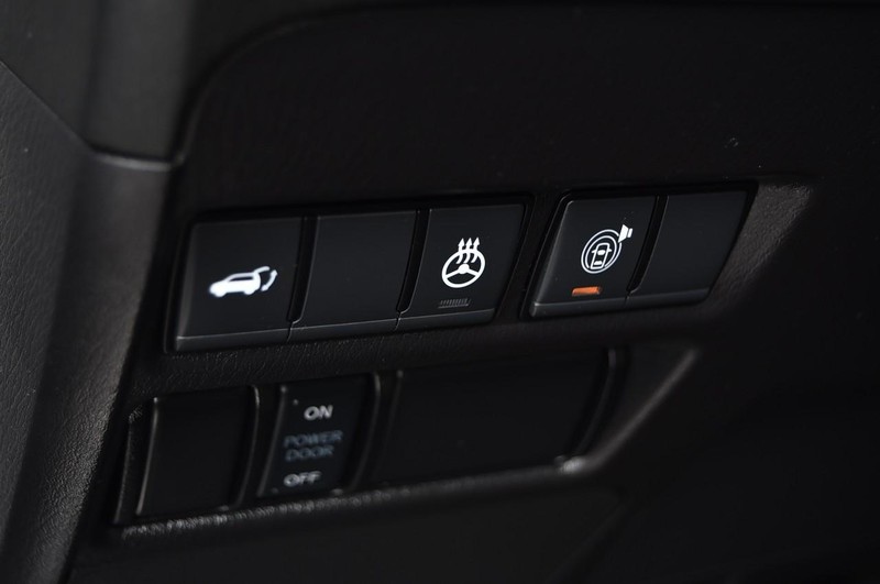 Nissan Armada Vehicle Full-screen Gallery Image 12