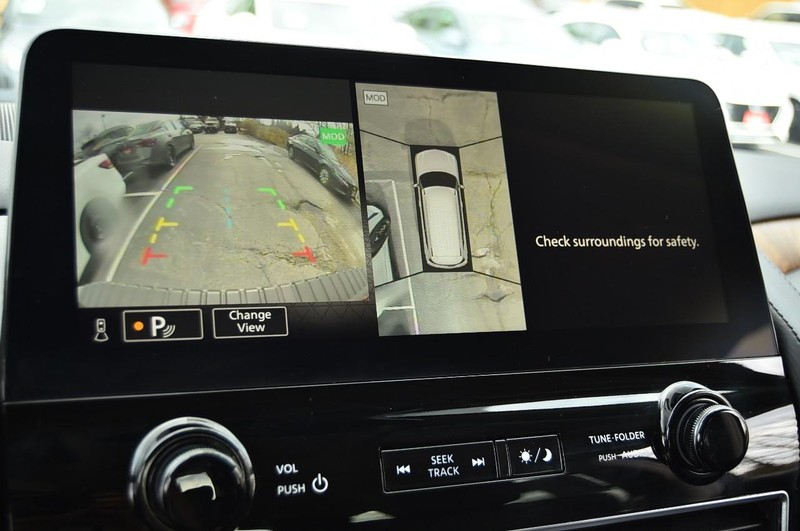 Nissan Armada Vehicle Full-screen Gallery Image 14