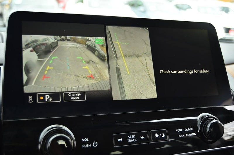 Nissan Armada Vehicle Full-screen Gallery Image 15