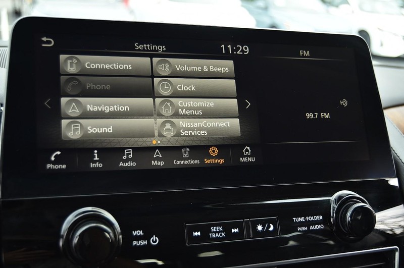 Nissan Armada Vehicle Full-screen Gallery Image 18