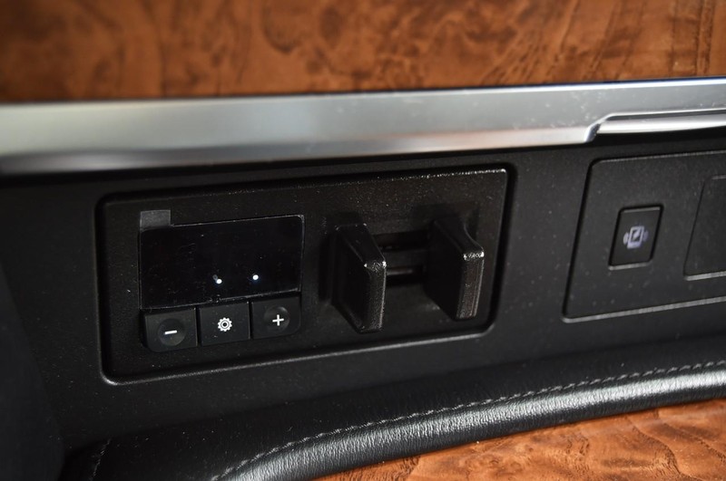 Nissan Armada Vehicle Full-screen Gallery Image 20