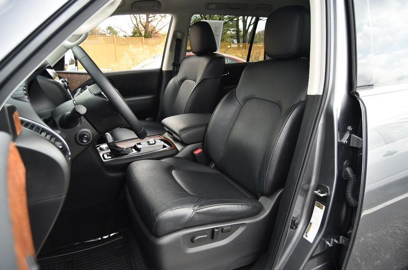 Nissan Armada Vehicle Full-screen Gallery Image 25