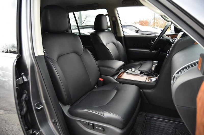 Nissan Armada Vehicle Full-screen Gallery Image 26