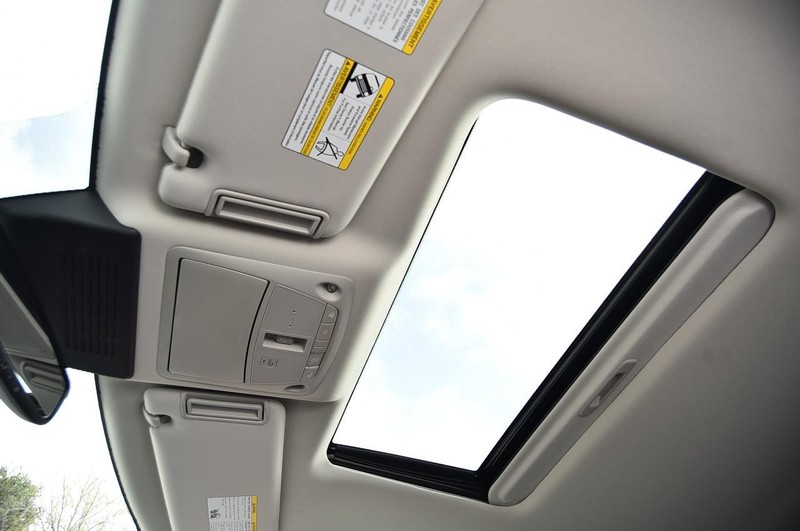 Nissan Armada Vehicle Full-screen Gallery Image 27