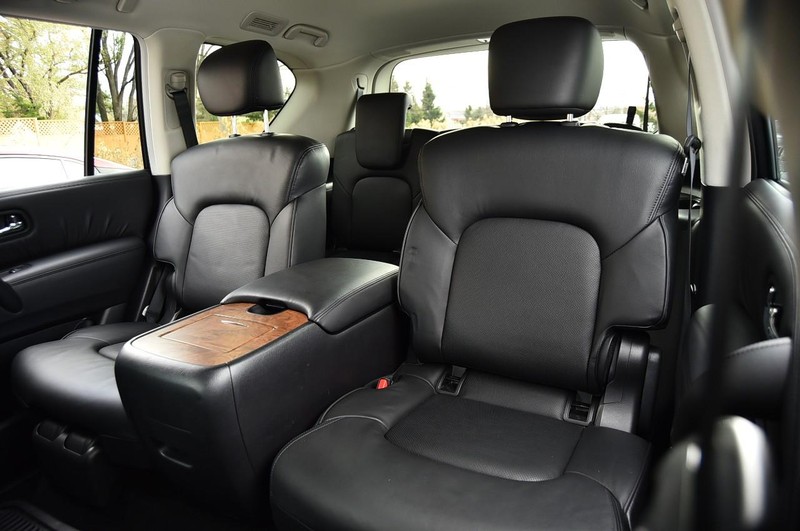 Nissan Armada Vehicle Full-screen Gallery Image 28