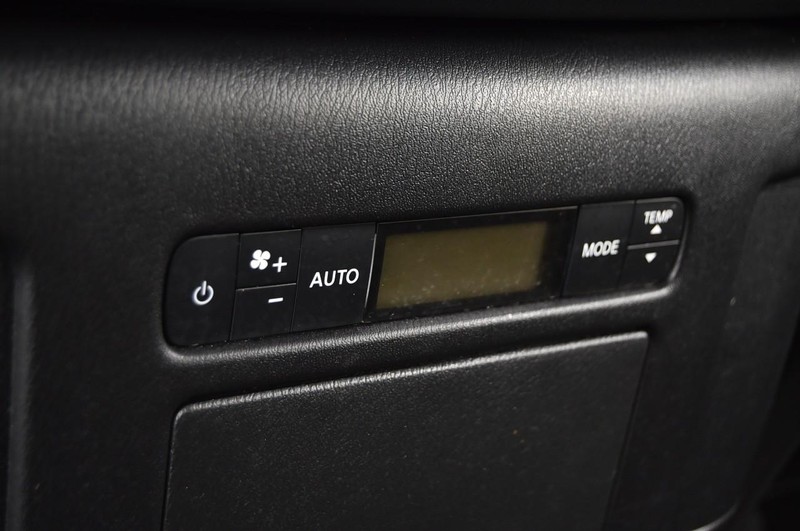 Nissan Armada Vehicle Full-screen Gallery Image 29