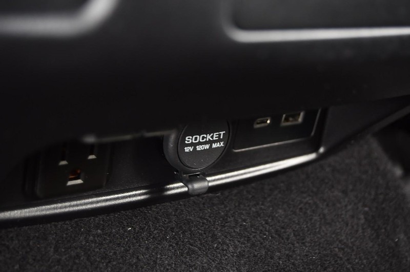 Nissan Armada Vehicle Full-screen Gallery Image 30