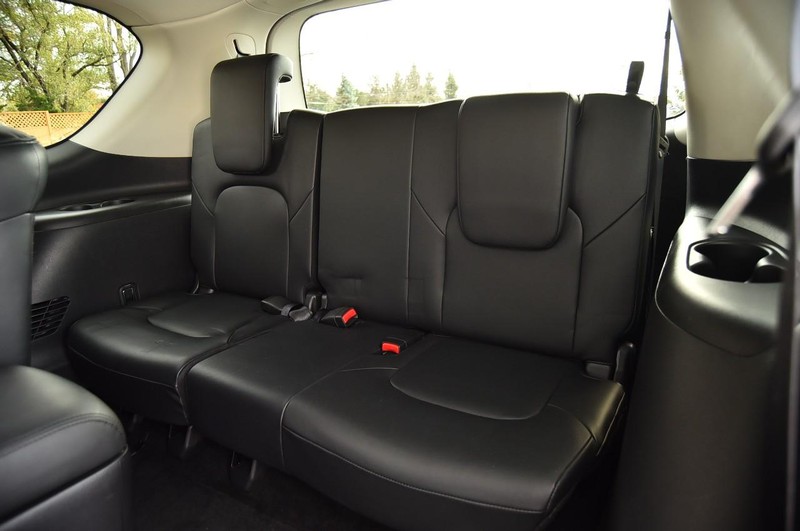Nissan Armada Vehicle Full-screen Gallery Image 31