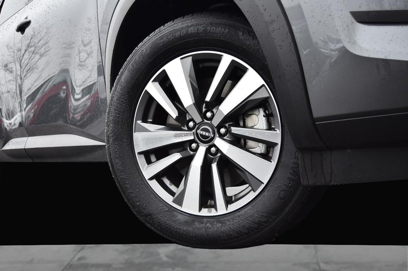 Nissan Pathfinder Vehicle Image 03