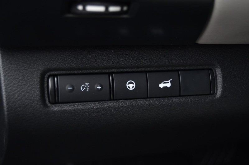 Nissan Pathfinder Vehicle Image 11