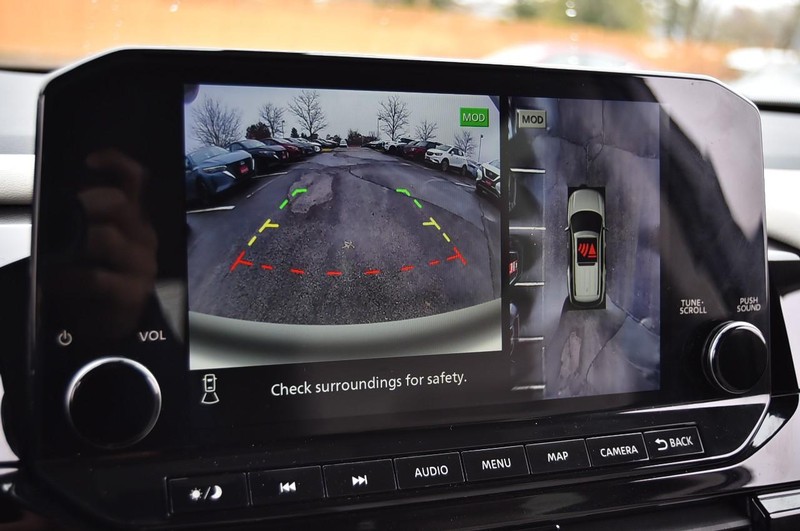 Nissan Pathfinder Vehicle Image 13