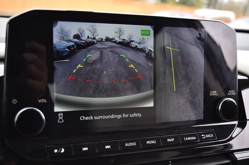 Nissan Pathfinder Vehicle Image 14