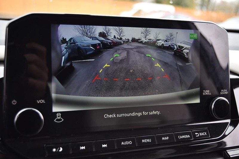 Nissan Pathfinder Vehicle Image 15