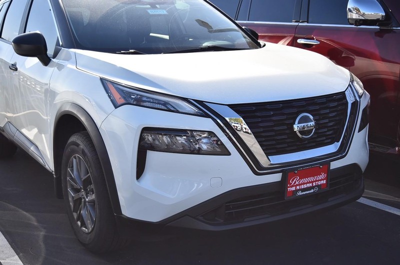 Nissan Rogue Vehicle Image 02