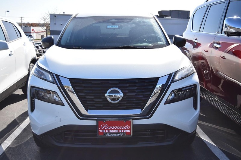 Nissan Rogue Vehicle Image 03