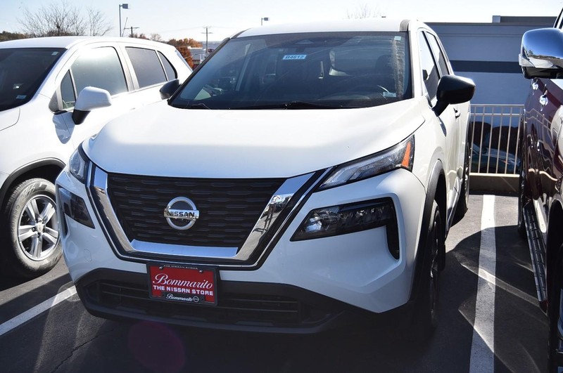 Nissan Rogue Vehicle Image 04