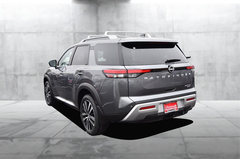 Nissan Pathfinder Vehicle Full-screen Gallery Image 6